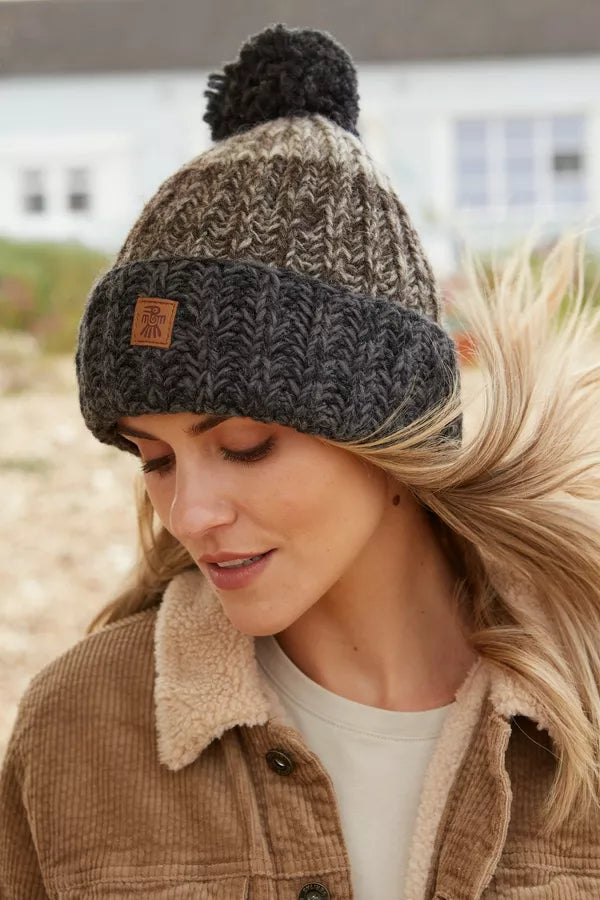 Cotopaxi Bobble Beanie Natural