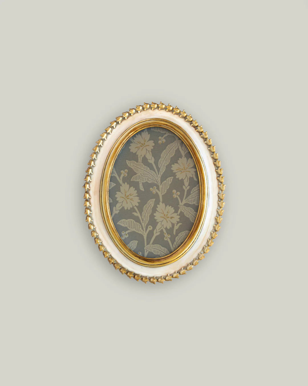 Cream and Gold Oval Frame 5x7