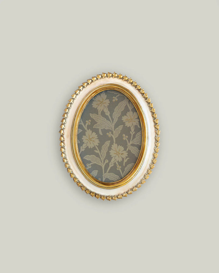 Cream and Gold Oval Frame 5x7