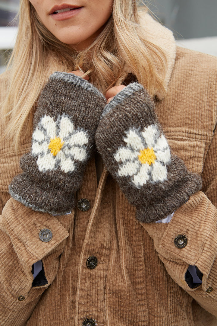 Daisy Handwarmer - Bark