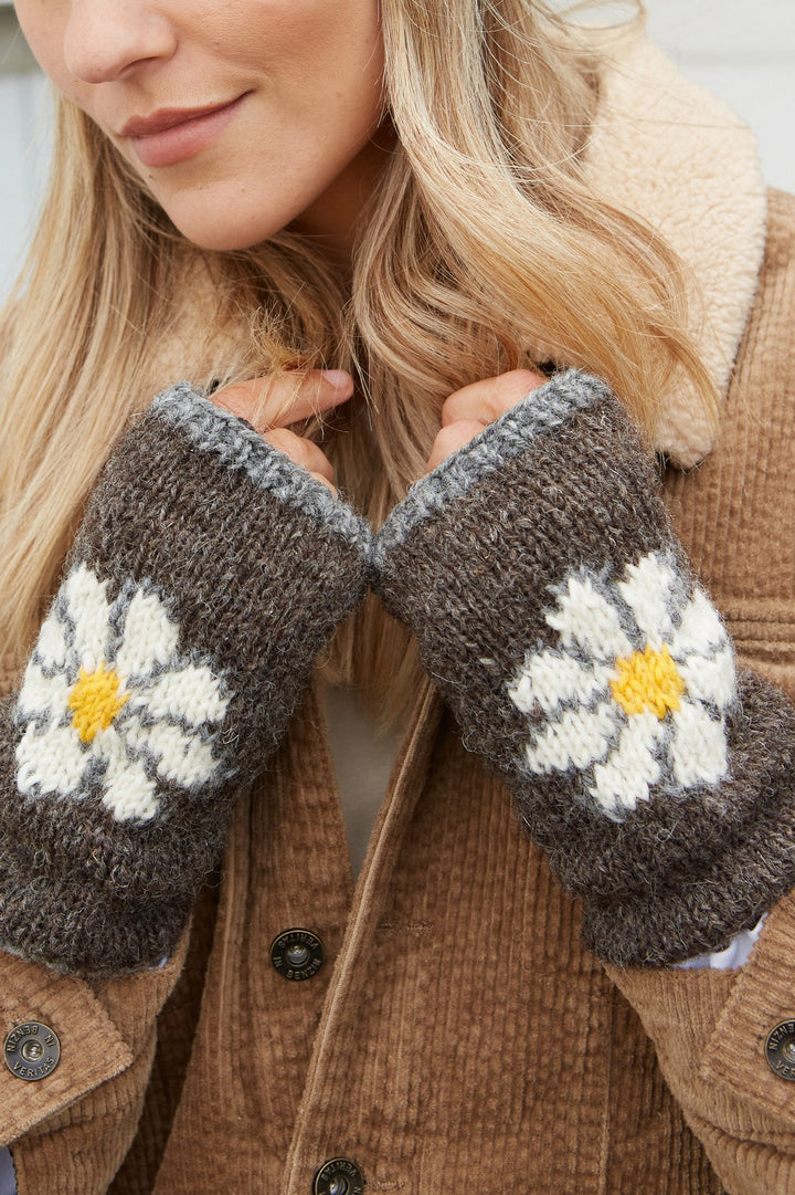 Daisy Handwarmer - Bark